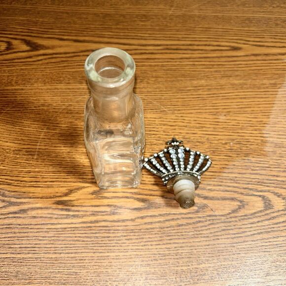 Glass Bottle Decanter w/ Jeweled Crown Topper - Picture 6 of 6
